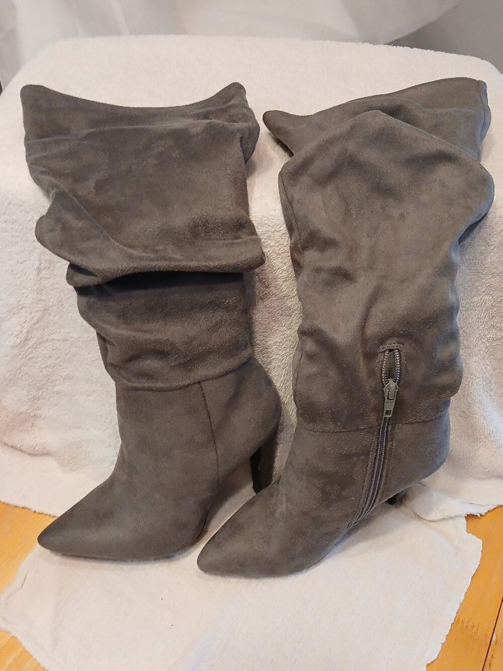 Size 6 CHARLOTTE RUSSE GRAY SUEDE SLOUCHY LADIES' BOOTS